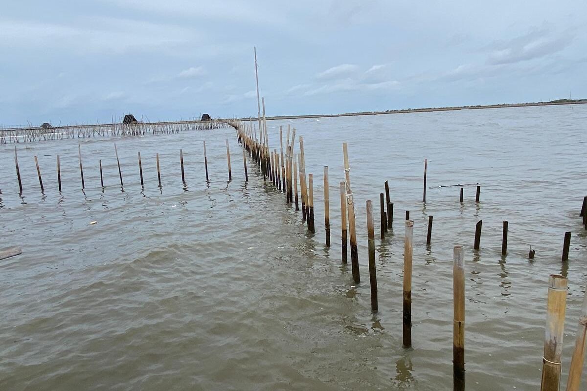 Pagar Misterius di Laut Tangerang Disegel sebab Tak Berizin