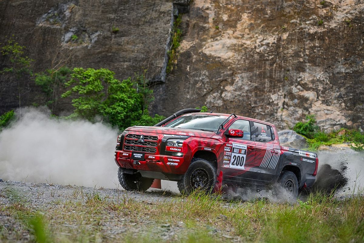 Tim Mitsubishi Ralliart dengan All-New Triton yang akan berkompetisi pada Asia Cross Country Rally (AXCR) 2023