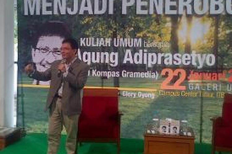 CEO Kompas Gramedia, Agung Adiprasetyo memberikan kuliah umum untuk mahasiswa ITB, Rabu (22/1/2014).