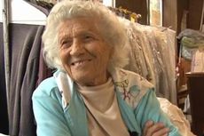 Di Usia 100 Tahun, Nenek Ini Masih Bekerja 11 Jam Sehari