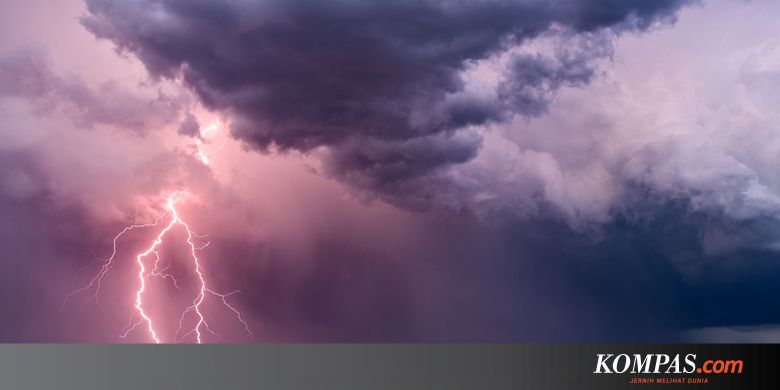 Banjir Hantarkan Listrik, Waspada Tersambar Petir saat Hujan