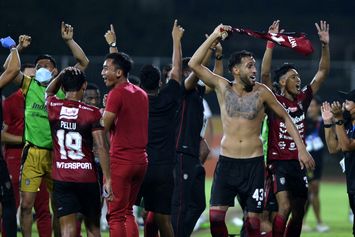 Selebrasi Pemain dan Ofisial Bali United saat Juara Liga 1