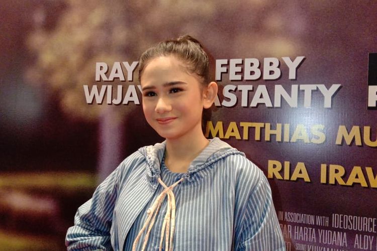 Tissa Biani menghadiri screening film Bumi Itu Bulat di XXI Epicentrum, Kuningan, Jakarta Selatan, Selasa (2/4/2019).