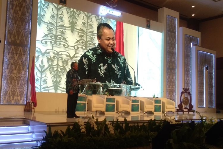 Gubernur Bank Indonesia Perry Warjiyo membuka sambutan acara INHALIFE di Jakarta Convention Centre, Kamis (14/11/2019).