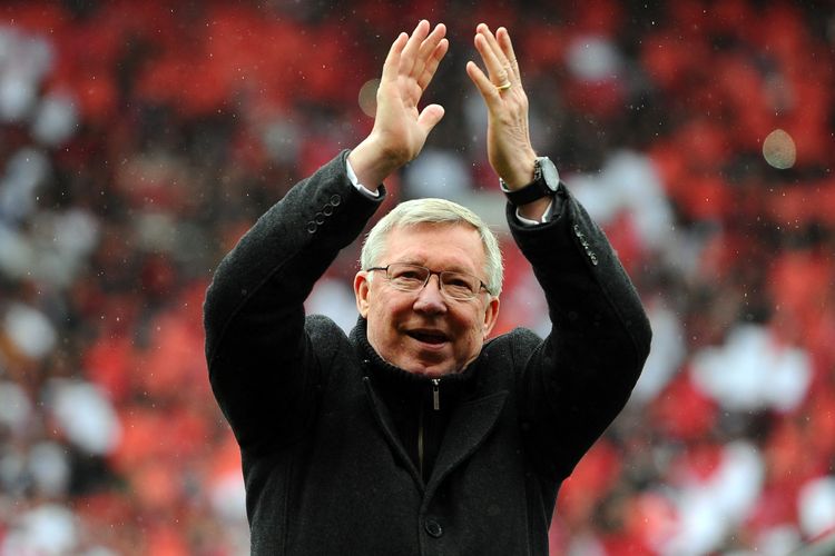 Sir Alex Ferguson Sakit di Old Trafford Jelang MU Vs Liverpool, Dibawa ke Ambulans