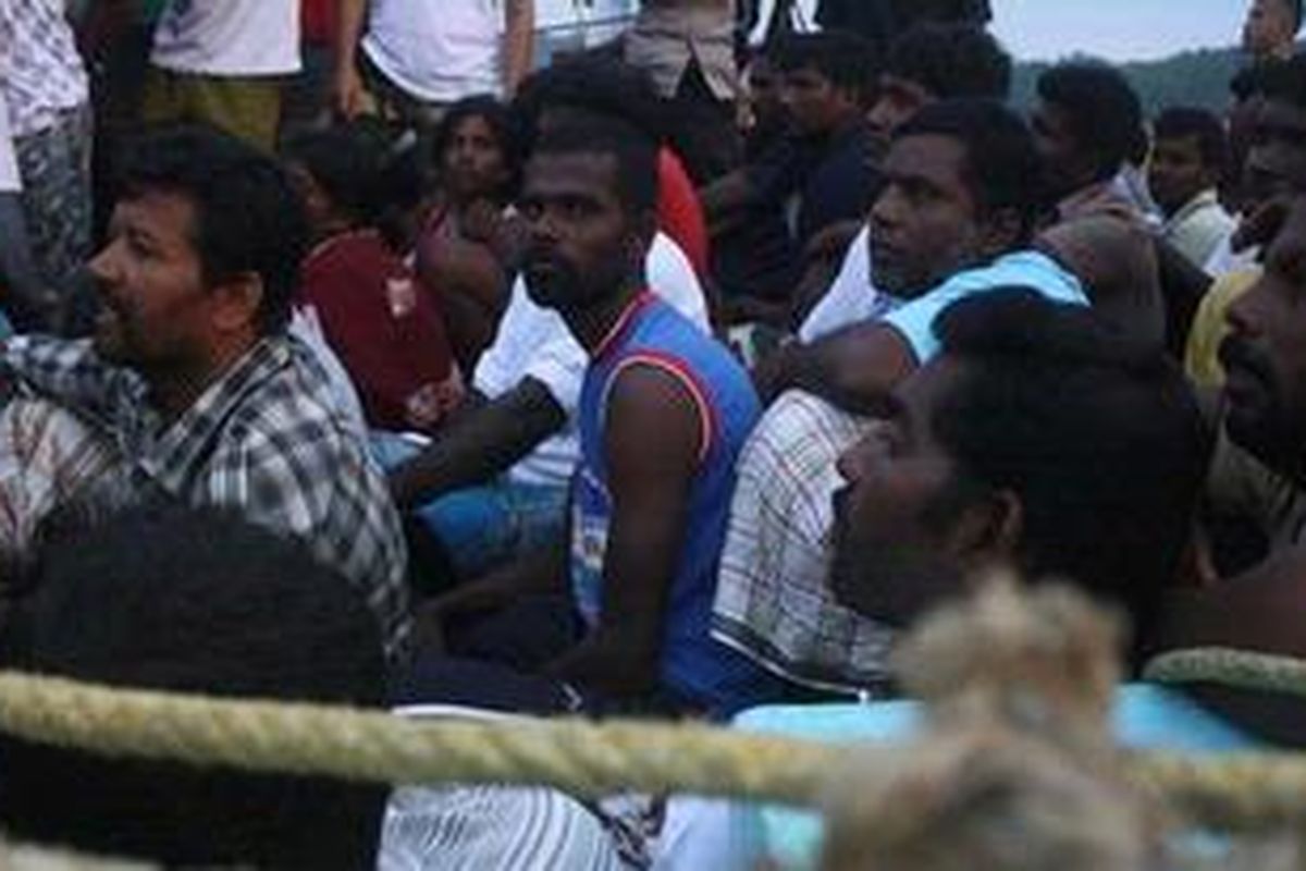 Para pencari suaka ini biasanya selalu melintasi Indonesia sebelum menuju ke Australia.