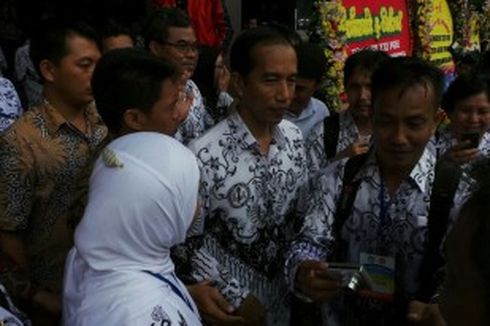 Jokowi Tambah Tunjangan Guru Madrasah Rp 1 Juta