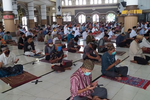 Masjid Agung Purwokerto Gelar Shalat Jumat, Setiap Jemaah Diperiksa
