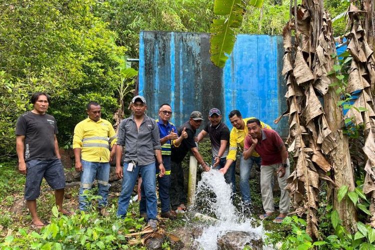 Berkat PT NHM, kini warga Desa Tabobo, Kecamatan Malifut, Kabupaten Halmahera Utara, Maluku Utara, bisa menikmati air bersih. 