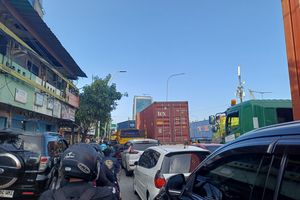 Jalan Yos Sudarso Macet, Kendaraan Mengular dari Tanjung Priok hingga Sunter