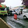 Jalan Raya Bekasi Arah Cakung Rusak, Warga: Gara-gara Banjir dan Truk Tronton