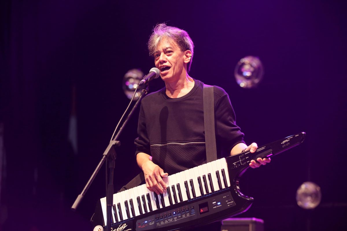 Musisi Fariz RM tampil saat Java Jazz Festival 2018 hari kedua di JIExpo Kemayoran, Jakarta Pusat, Sabtu (3/3/2018) malam. Sejumlah penyanyi seperti Tesla Manaf, Dira Sugandi, Lee Ritenour, dan Dionne Warwick tampil tampil memeriahkan Java Jazz Festival 2018. 