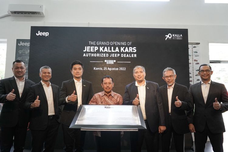 Peresmian diler Jeep Kalla Kars di Makassar