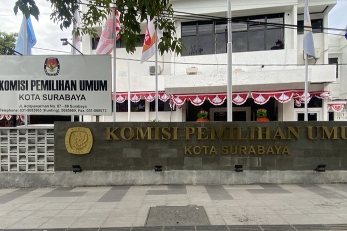 Kantor KPU Surabaya, Selasa (10/9/2024).
