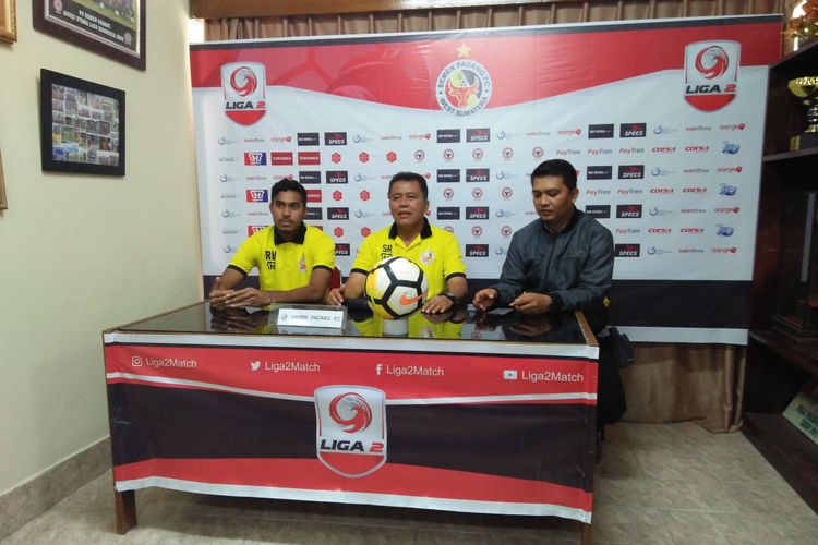 Tim Semen Padang memberikan keterang pers jelang lawan PSPS