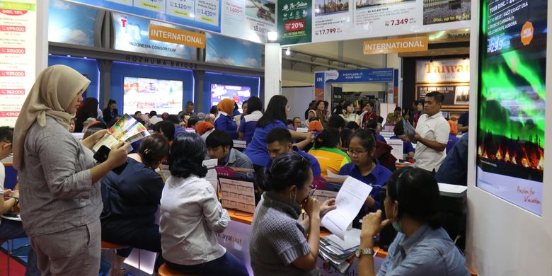 Suasana acara Kompas Travel Fair 2019, di Jakarta Convention Center, Jumat (20/9/2019). Pameran pariwisata yang berlangsung hingga 22 September 2019 ini diadakan serentak di tiga kota besar lainnya, yaitu Surabaya, Medan, dan Makassar. Tahun 2022, Kompas Travel Fair digelar 9-11 September.