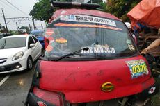 Angkot Tertabrak KRL di Citayam, Diduga karena Terlalu Ceper