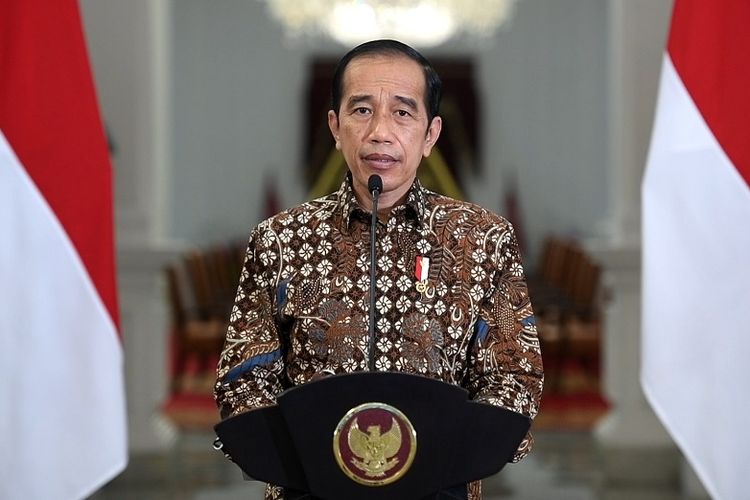 Presiden Joko Widodo memberikan pernyataan pers tentang perkembangan terkini pelaksanaan Pemberlakuan Pembatasan Kegiatan Masyarakat (PPKM) di Istana Merdeka, Jakarta, Senin (30/8/2021). Presiden Joko Widodo memutuskan tetap memperpanjang kebijakan PPKM hingga 6 September 2021 meskipun perkembangan kasus COVID-19 semakin menunjukan tren penurunan. ANTARA FOTO/Biro Pers dan Media Setpres/Handout/wsj.