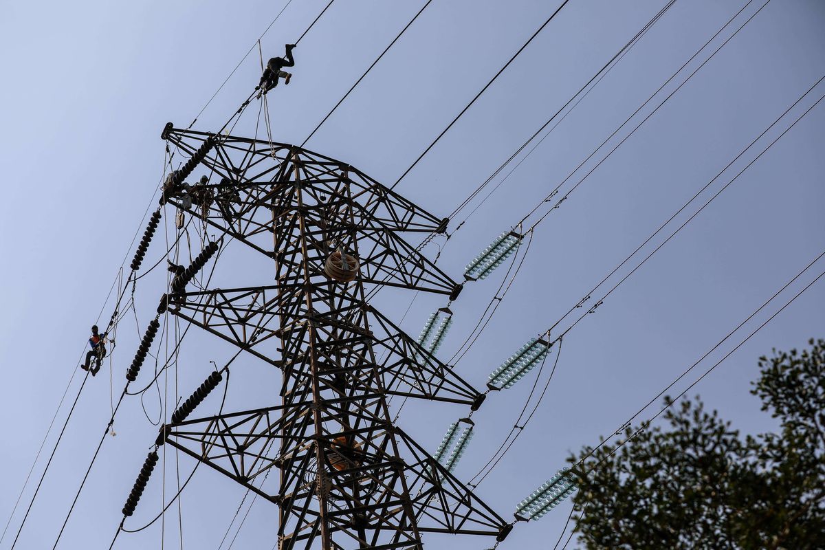 Jalur transmisi SUTT (Saluran Udara Tegangan Tinggi) 150.00 volt (150 kV) dari gardu induk Angke ke Karet lama di kawasan Petamburan, Tanah Abang, Jakarta.