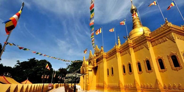 Pagoda Taman Alam Lumbini di Berastagi, Kabupaten Karo, Sumatera Utara.