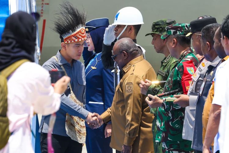 Tiba di Nabire Papua Tengah, Wapres Gibran Tinjau Runway Bandara Douw Aturure