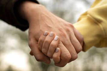 Menimbang Perjodohan, antara Restu, Ragu, dan Rasa