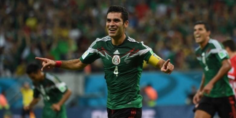 Kapten Meksiko, Rafael Marquez, merayakan gol ke gawang Kroasia pada laga Grup A Piala Dunia 2014 di Arena Pernambuco, Recife, Senin (23/6/2014). Rafael Marquez merupakan salah satu pemain dengan jumlah partisipasi terbanyak di Piala Dunia.