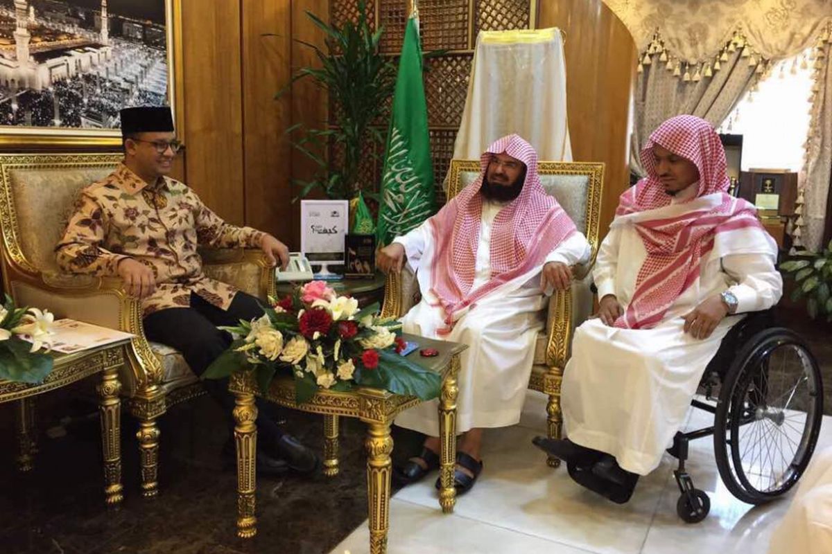 Gubernur terpilih DKI Jakarta Anies Baswedan saat bertemu dengan Imam Besar Masjidil Haram Syekh Abdurrahman as Sudais di Masjidil Haram, Rabu (7/6/2017)