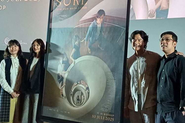 Review Film Sore: Istri dari Masa Depan, Kisah Cinta yang Matang
