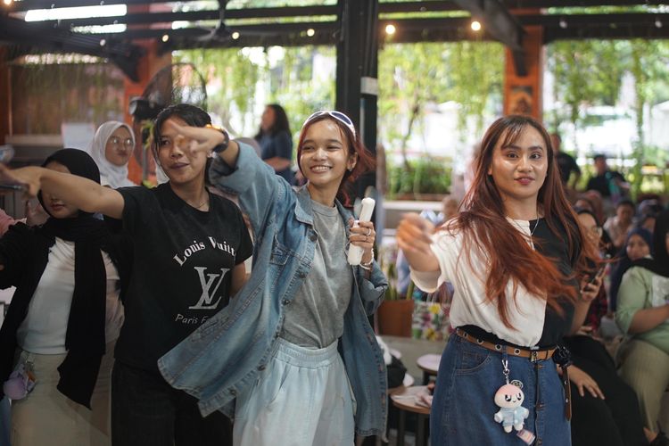 Random Play Dance lagu Seventeen.