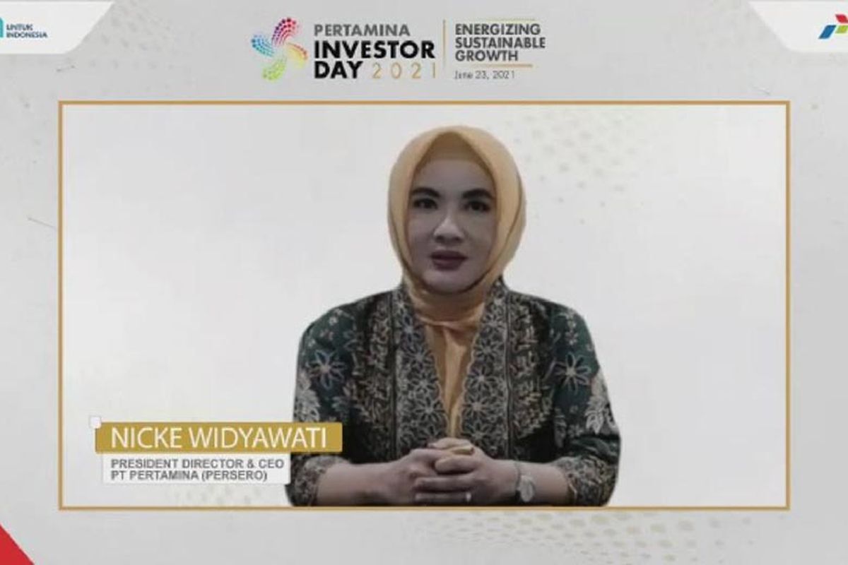 Nicke Widyawati saat berbicara dalam Pertamina Investor Day 2021.