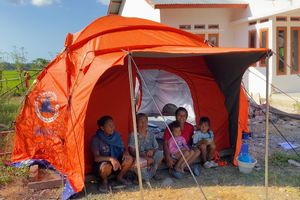 Sekolah Rusak, Anak-anak di Lamba Leda Utara NTT Belajar di Tenda Bersama Orangtua