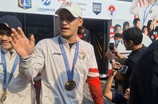 Senyum Bangga Para Atlet Peraih Medali Olimpiade Paris yang Disambut Antusiasme Warga...