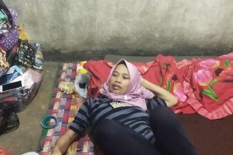 Cucu yang kesulitan tidur saat ditemui di rumahnya di Bandung Barat.