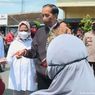 Serahkan Bantuan Tunai ke PKL, Jokowi: Jangan Dipakai Beli Pulsa 