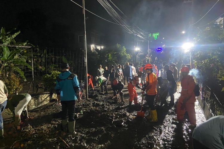 Hujan Deras, Banjir Lumpur Rendam Rumah Warga di Kota Batu