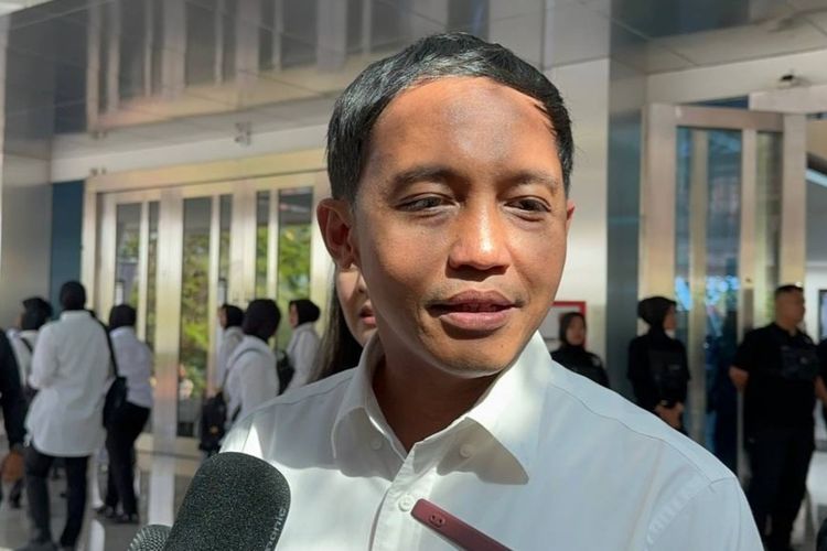 Menhut Raja Juli Main Domino Bareng Tersangka Pembalak Liar, Ini Klarifikasinya