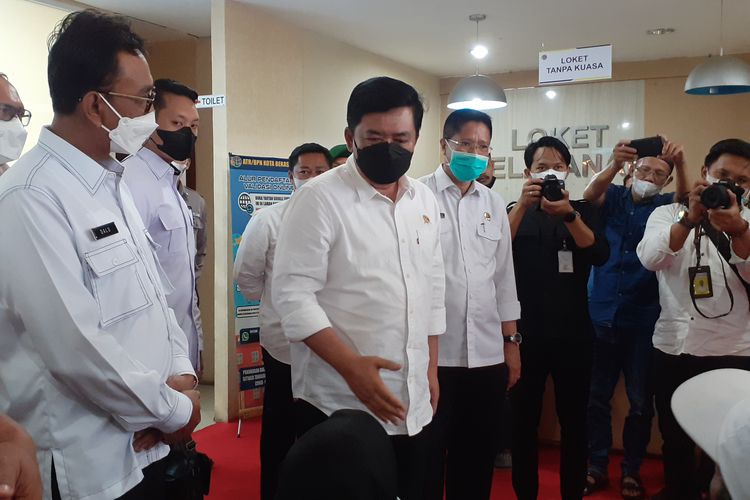 Menteri ATR/BPN Hadi Tjahjanto saat berkunjung ke Kantah Kota Bekasi