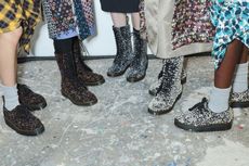 Jonathan Cohen Bikin Dr. Martens Bertabur Limbah Kristal Swarovski