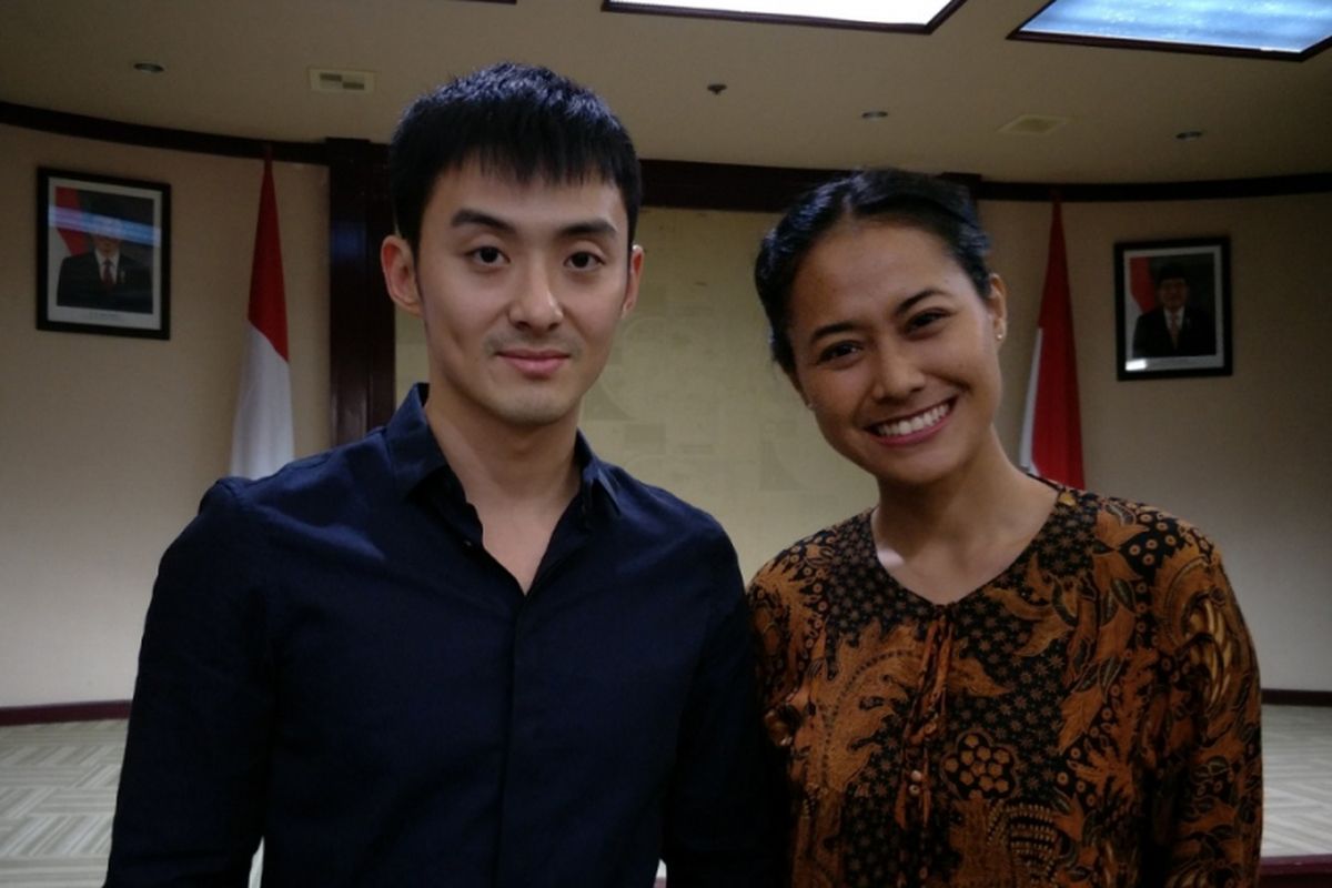 Putri Ayudya dan aktor asal China, Shen Hao, dalam konferensi pers film Boundless Love di kantor Badan Ekonomi Kreatif (Bekraf), Jakarta Pusat, Kamis (21/12/2017).