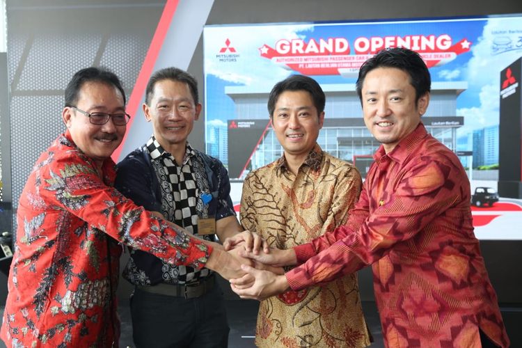 Peresmian diler Mitsubishi, PT Lautan Berlian Utama di Palembang, Sumatera Selatan, Kamis (5/9/2019)