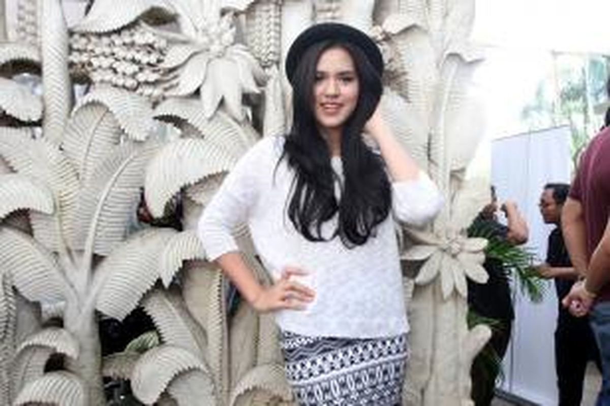 Penyanyi wanita, Raisa Andriana atau Raisa saat ditemui seusai konferensi pers LA Light Music Project di Rolling Stones Cafe, Ampera Raya, Jakarta Selatan, Rabu (5/6/2013).