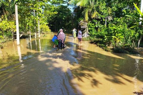 Banjir Terjang Kampung di Palopo, Pelajar Batal ke Sekolah