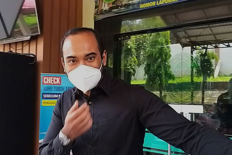 Ario Bayu Buka Suara Usai Hadiri Sidang Cerai Wulan Guritno