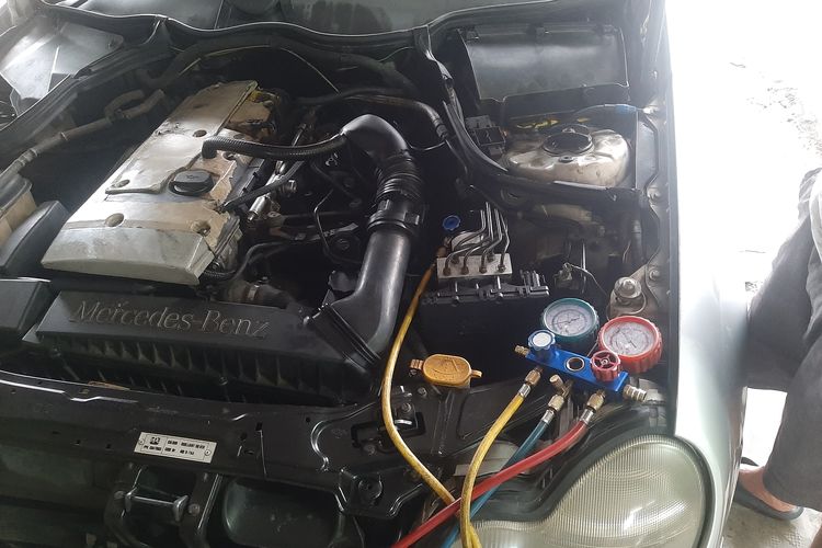 Servis AC mobil