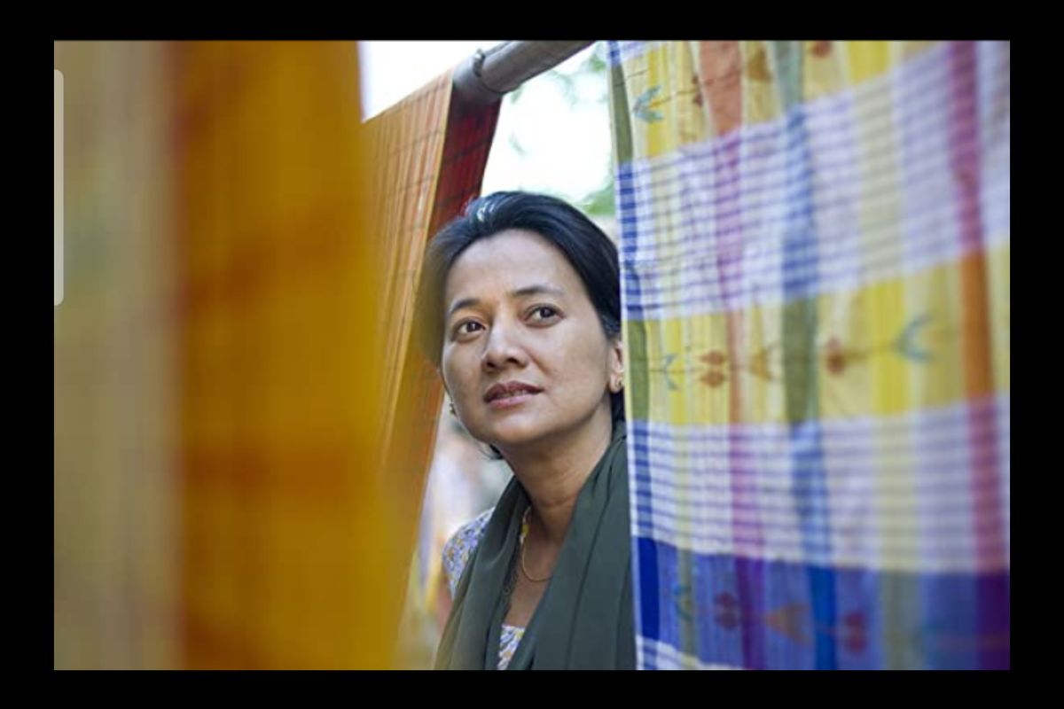 Cut Mini berperan sebagai Athirah dalam film Athirah (2016)
