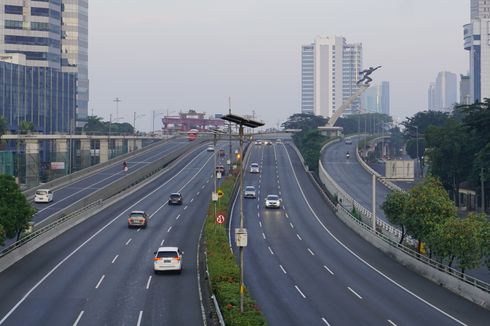 Suasana Lengang Jalan di Jakarta Saat Lebaran Hari Pertama