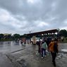 TMII Tetap Didatangi Banyak Wisatawan meski Diguyur Hujan