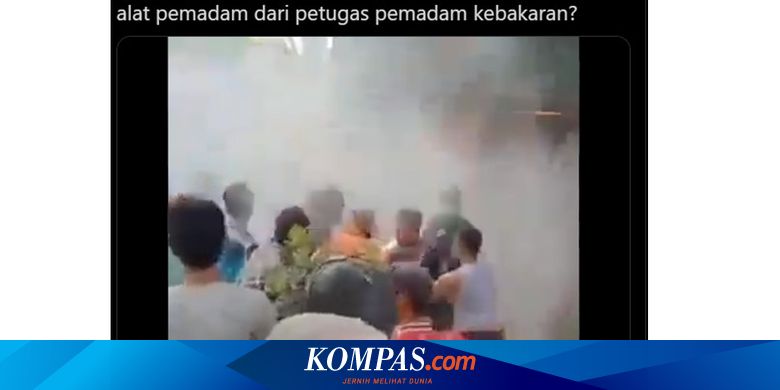 Video Viral Ledakan Saat Warga dan Petugas Padamkan