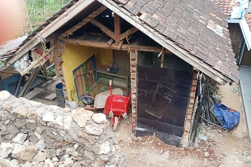 Perbaikan Bangunan akibat Longsor di Nagreg Terlambat, Ini Respons Bupati Bandung